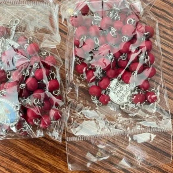 Lot 2 Pope Francis / Papa Francisco Blessed Catholic Rosary Rose Scented Beads - Picture 3 of 4